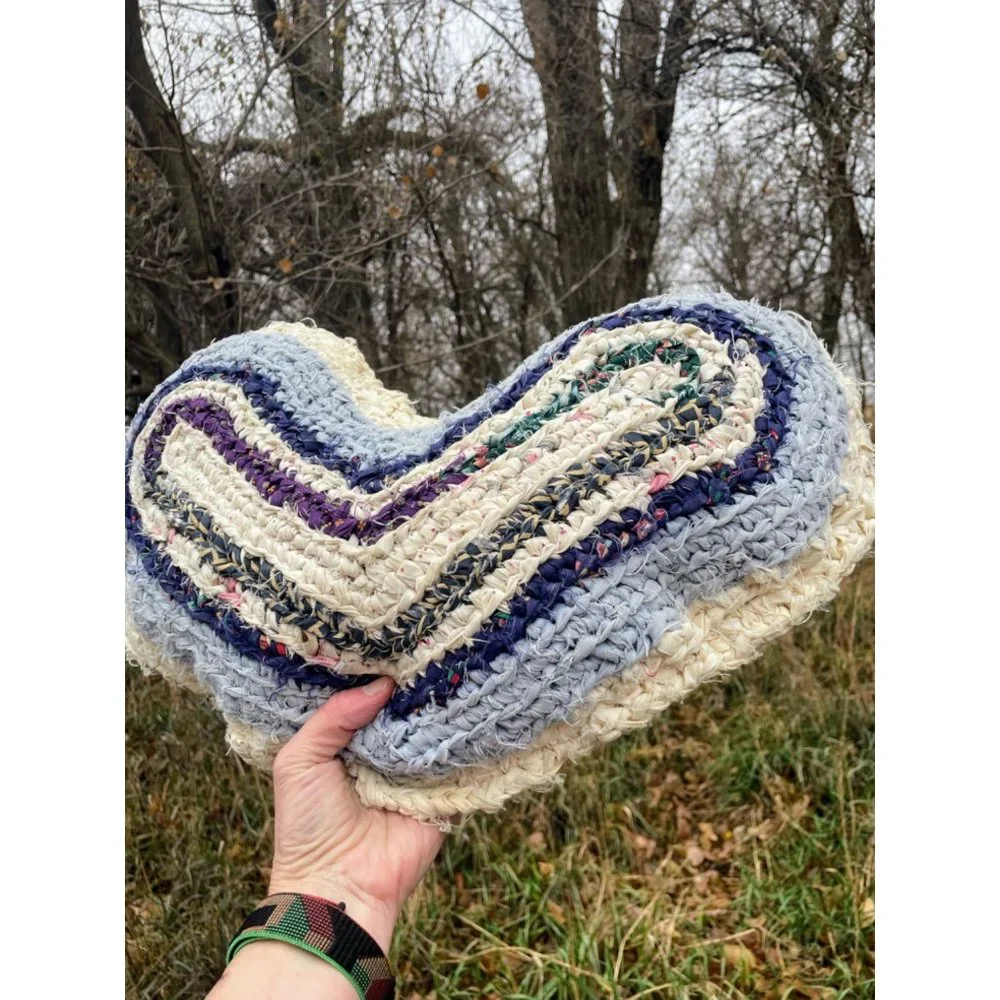 Vintage Heart Shaped Rag Rug Accent Pillow Farmhouse Primitive Blue White - Picture 2 of 16